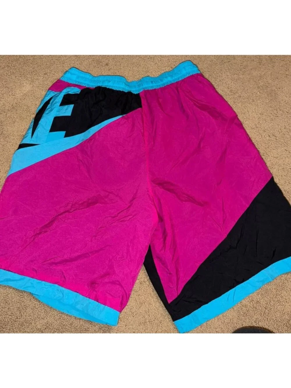 Nike throw back futura basketball shorts. Mens XL - Picture 3 of 7